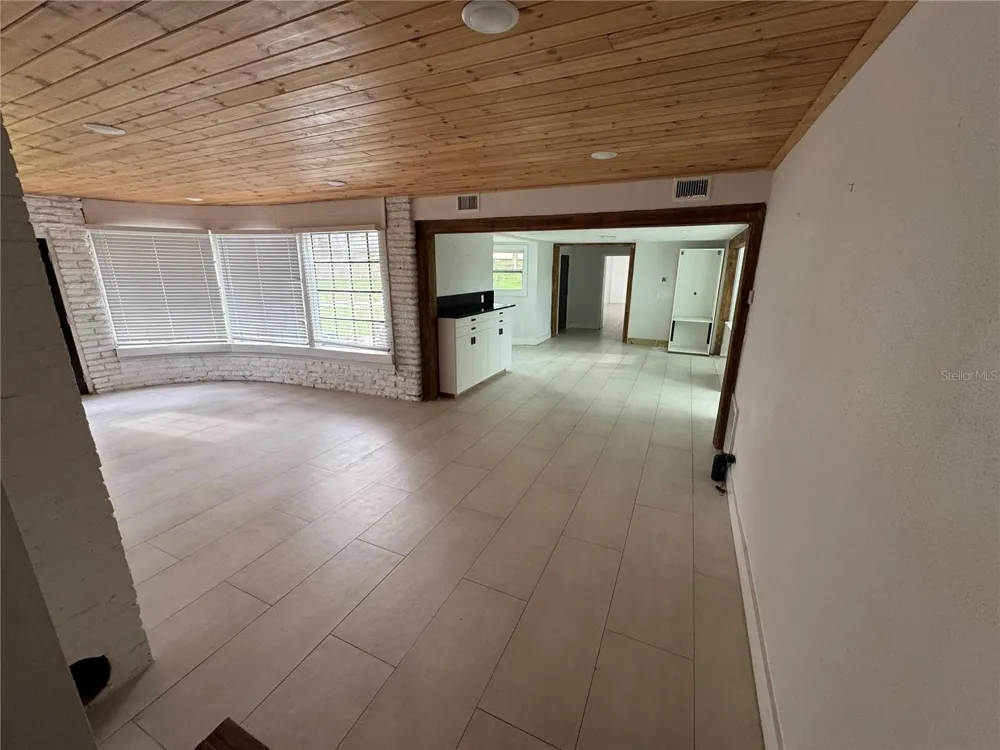 812 TROPICAL DRIVE Bradenton, FL 34208