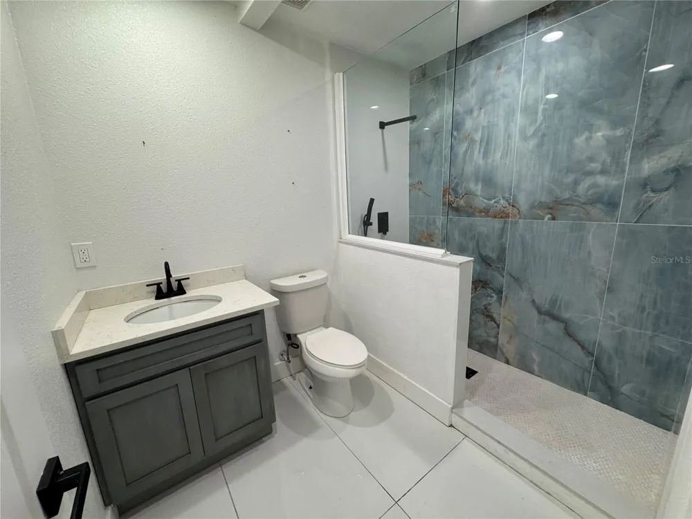 812 TROPICAL DRIVE Bradenton, FL 34208