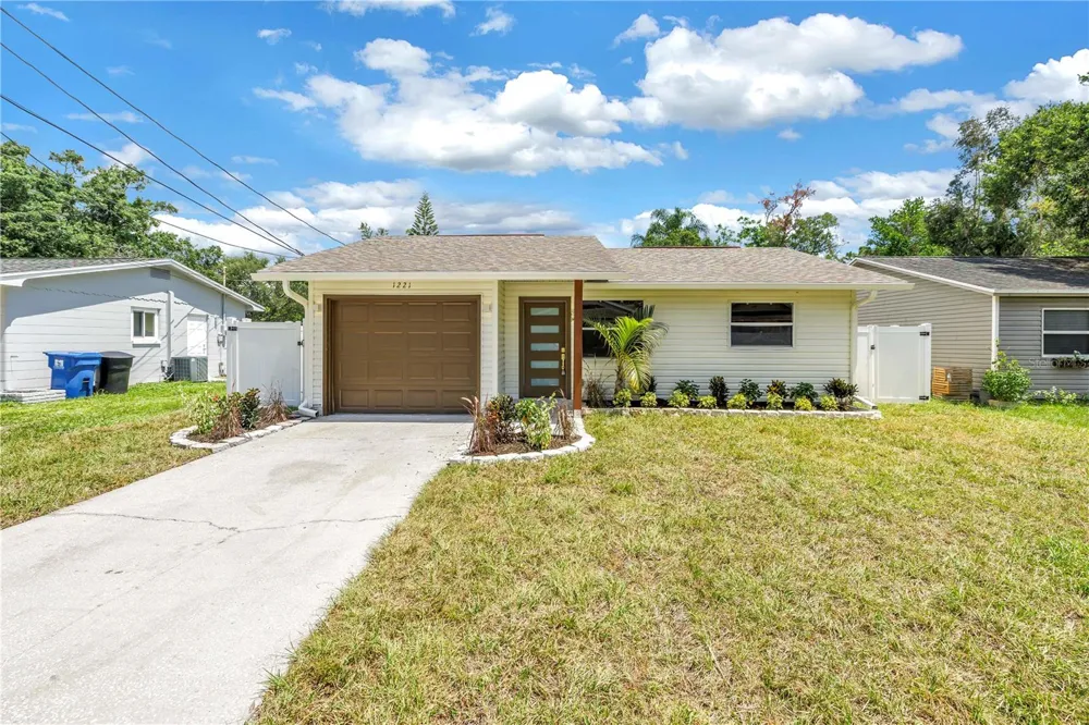 1221 36TH TERRACE St Petersburg, FL 33704