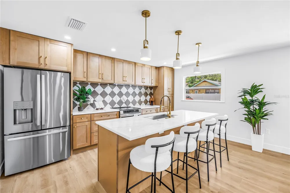 1221 36TH TERRACE St Petersburg, FL 33704