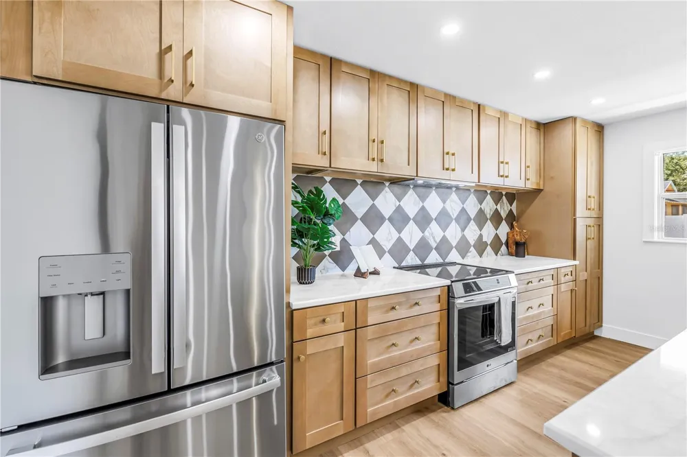 1221 36TH TERRACE St Petersburg, FL 33704