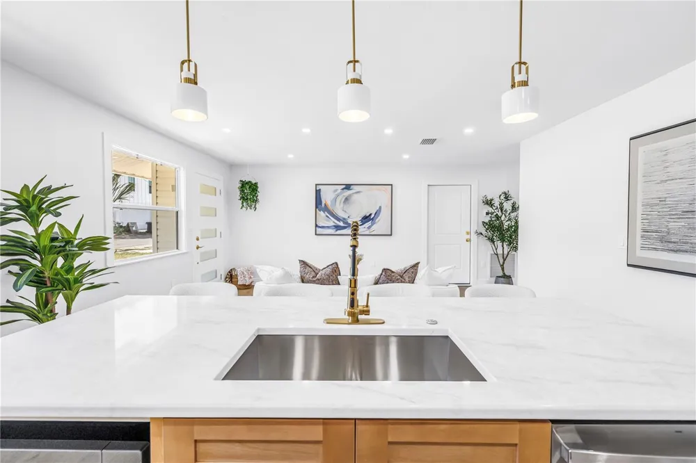 1221 36TH TERRACE St Petersburg, FL 33704