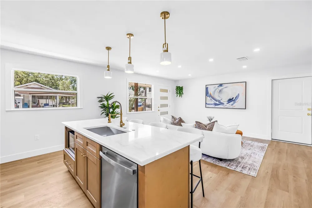 1221 36TH TERRACE St Petersburg, FL 33704