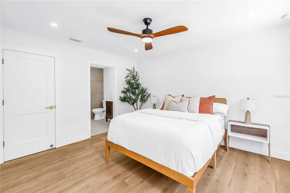 1221 36TH TERRACE St Petersburg, FL 33704