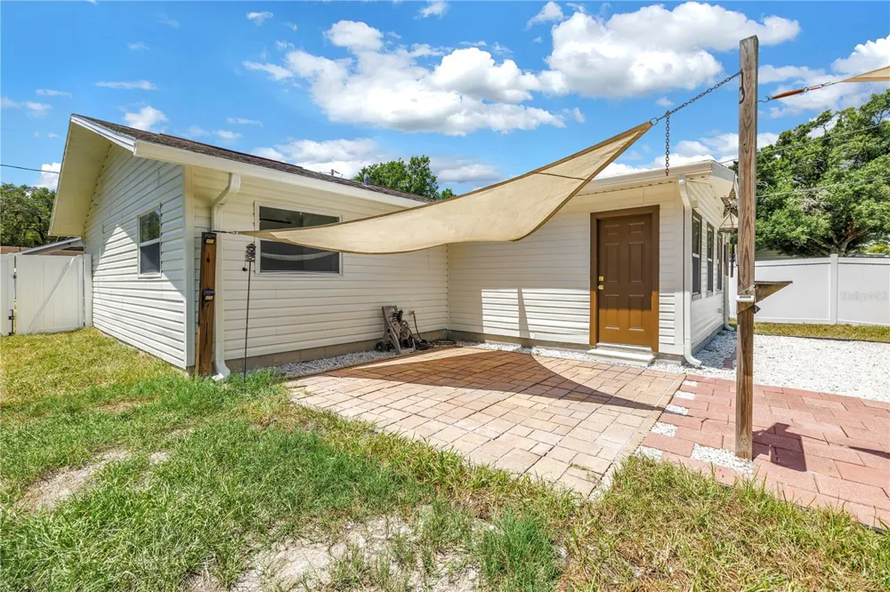 1221 36TH TERRACE St Petersburg, FL 33704