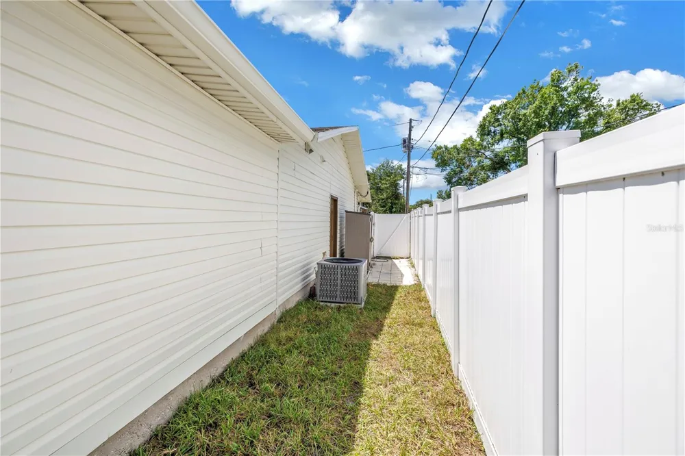 1221 36TH TERRACE St Petersburg, FL 33704