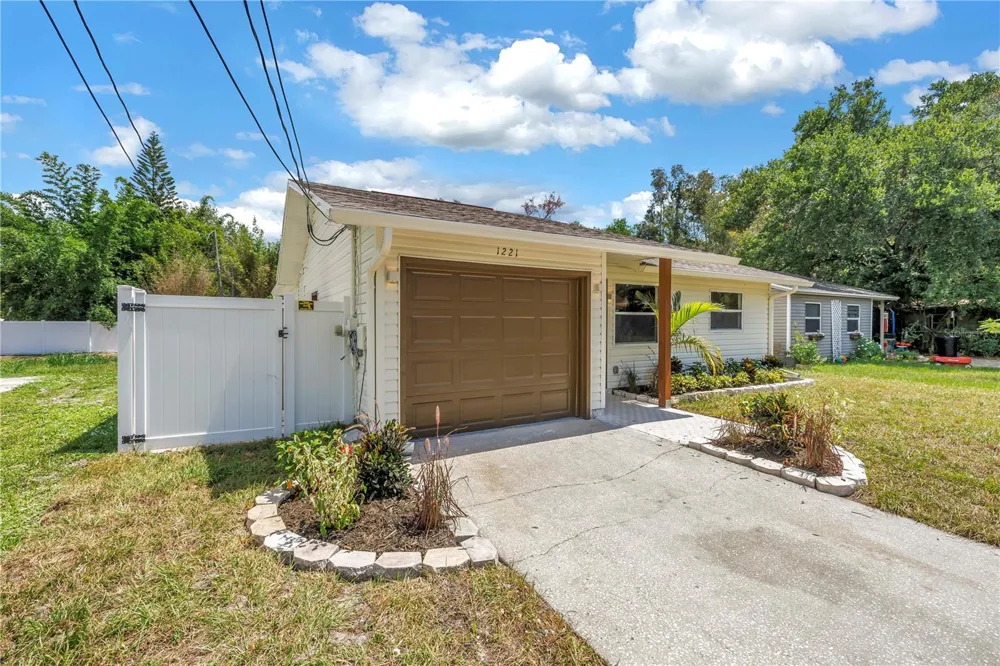 1221 36TH TERRACE St Petersburg, FL 33704