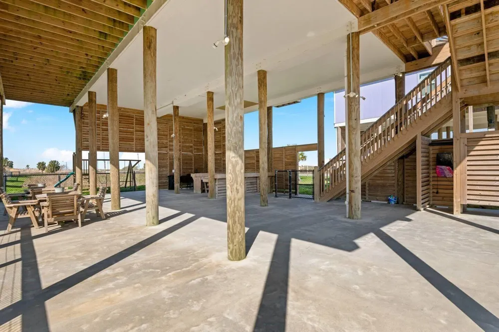 985 Gordon Drive Gilchrist, TX 77617
