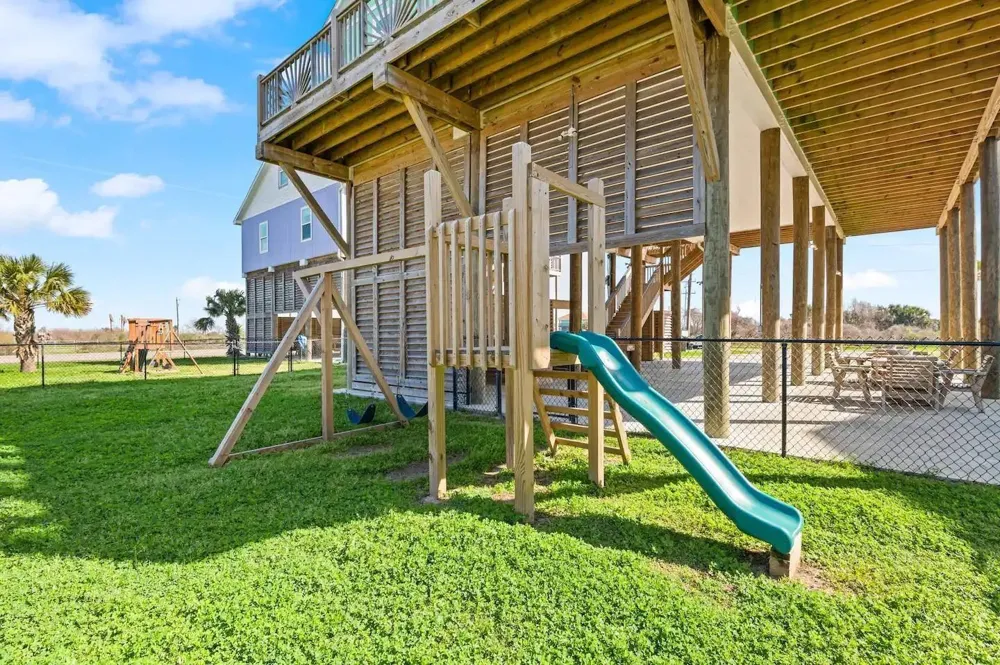 985 Gordon Drive Gilchrist, TX 77617
