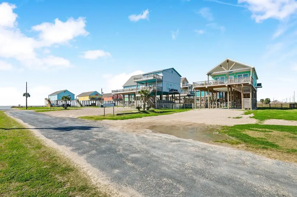 985 Gordon Drive Gilchrist, TX 77617