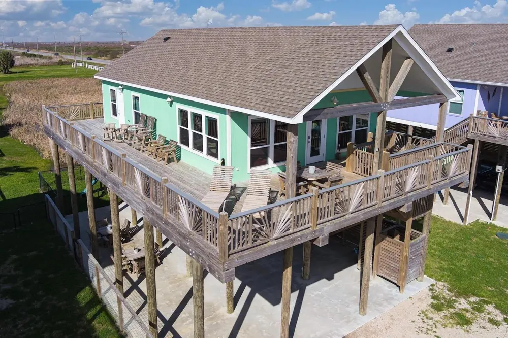 985 Gordon Drive Gilchrist, TX 77617