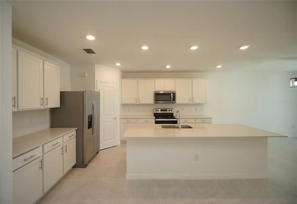 9667 SUMMERS CAY CIRCLE Thonotosassa, FL 33592