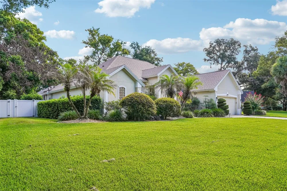 19323 PARK PLACE BOULEVARD Eustis, FL 32736