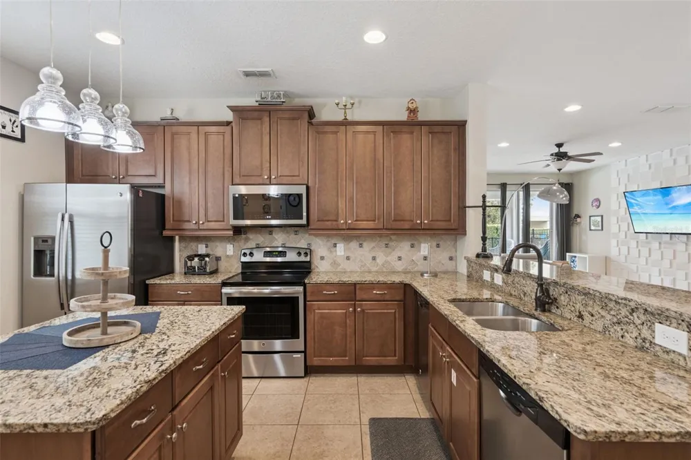 7605 BROOKHURST LANE Kissimmee, FL 34747