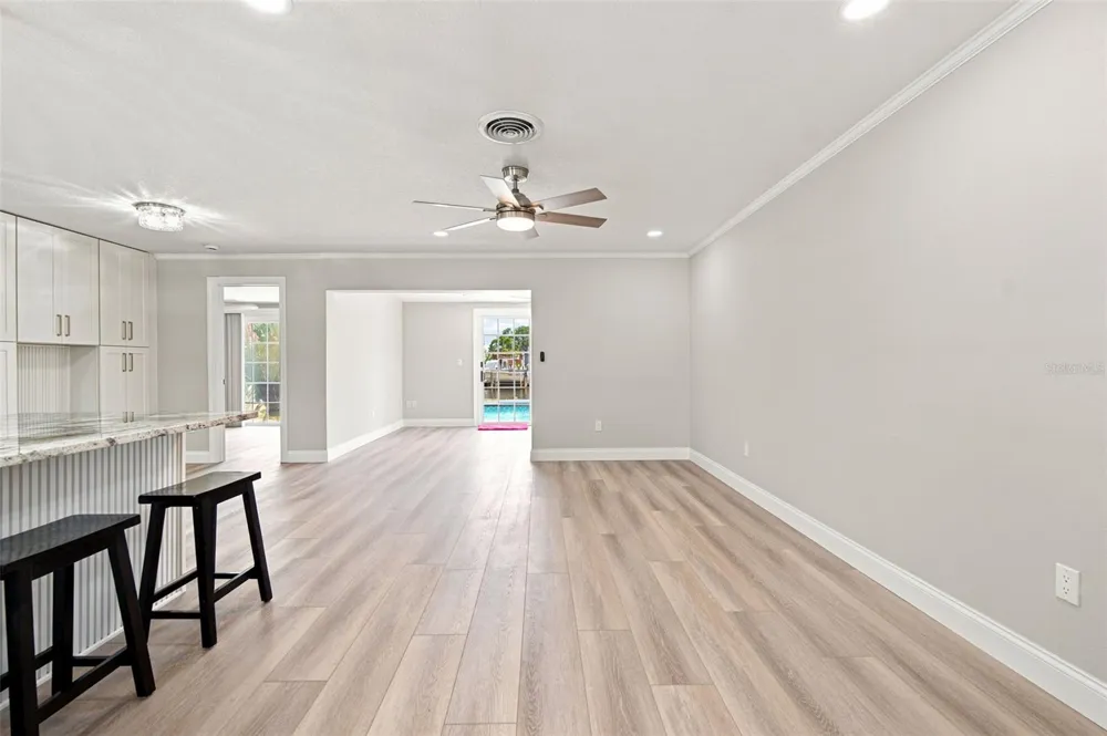 101 92ND AVENUE St Petersburg, FL 33702