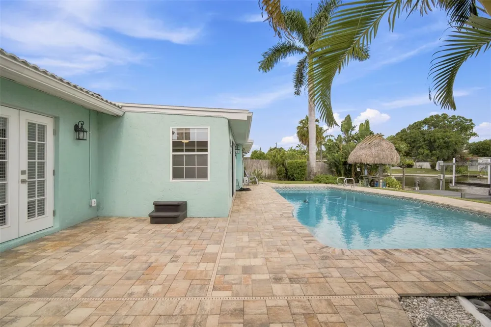 101 92ND AVENUE St Petersburg, FL 33702