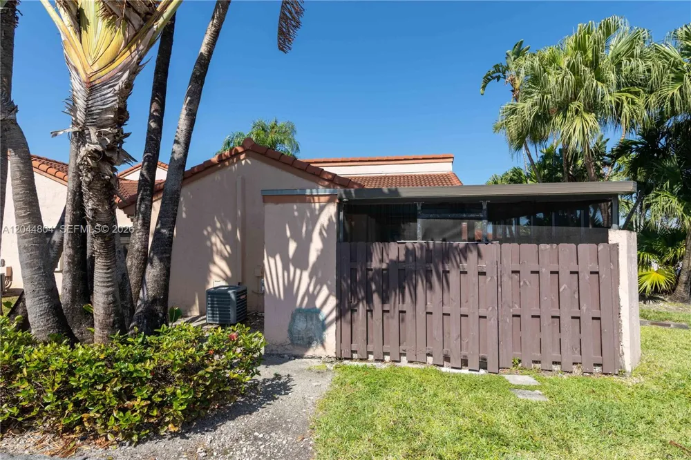 17059 NW 60th Ct Hialeah, FL 33015