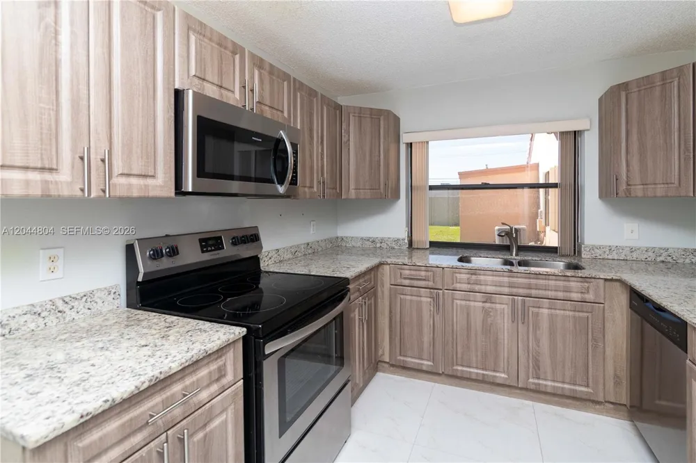 17059 NW 60th Ct Hialeah, FL 33015