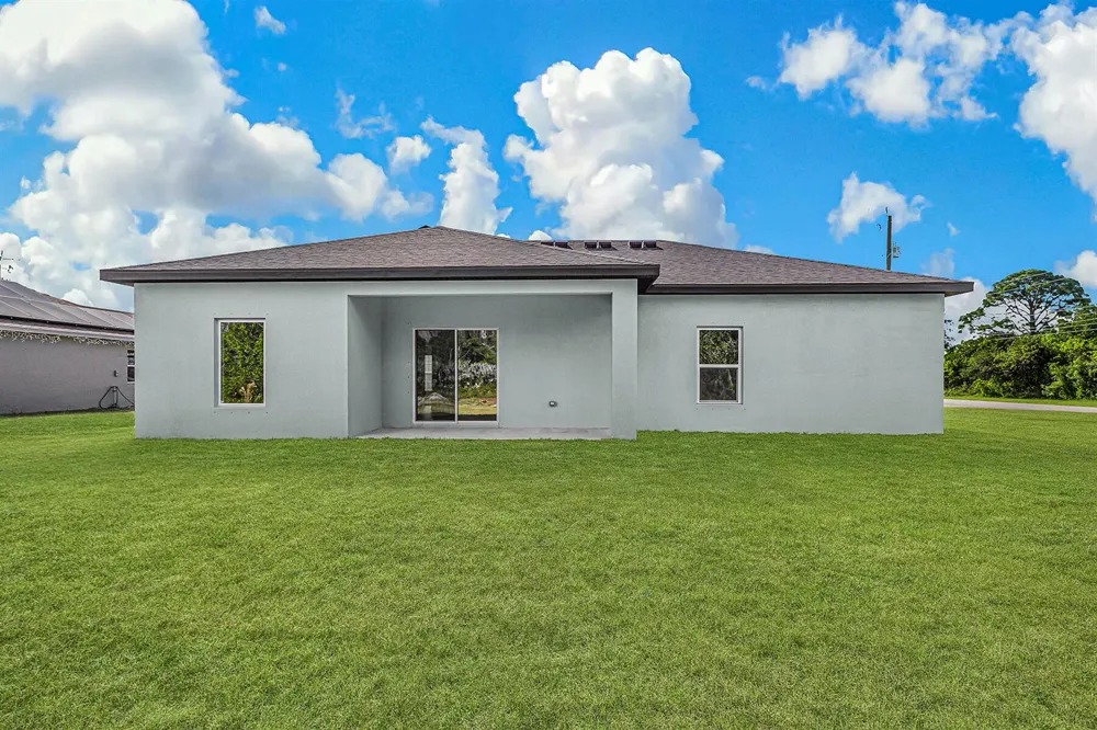 7725 95th Avenue Vero Beach, FL 32967