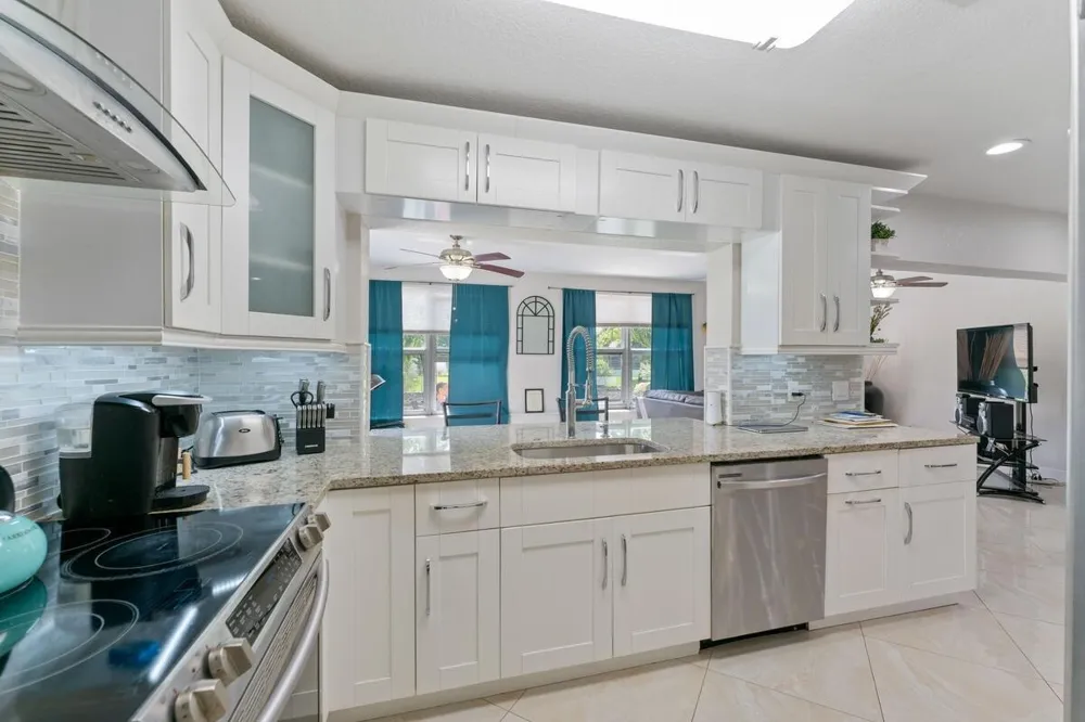 4184 NW 52nd Avenue Lauderdale Lakes, FL 33319