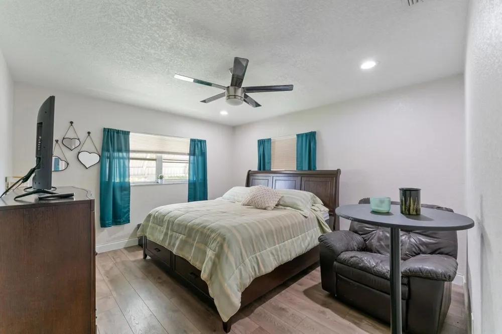 4184 NW 52nd Avenue Lauderdale Lakes, FL 33319
