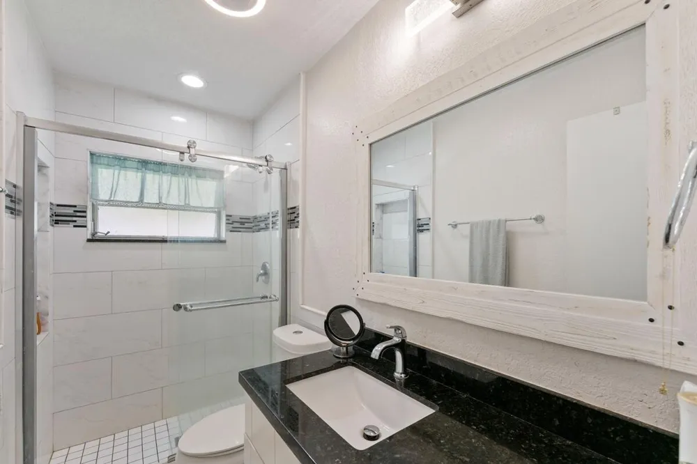 4184 NW 52nd Avenue Lauderdale Lakes, FL 33319