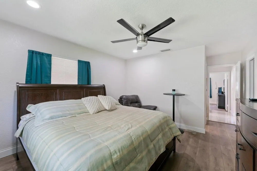 4184 NW 52nd Avenue Lauderdale Lakes, FL 33319