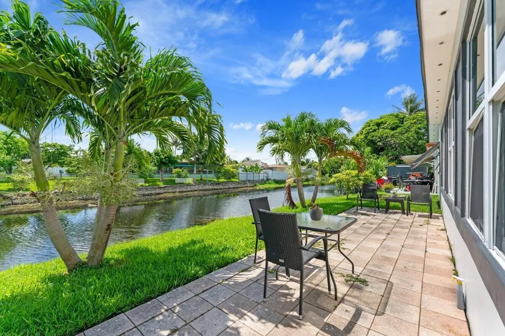 4184 NW 52nd Avenue Lauderdale Lakes, FL 33319