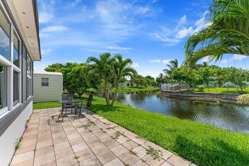 4184 NW 52nd Avenue Lauderdale Lakes, FL 33319