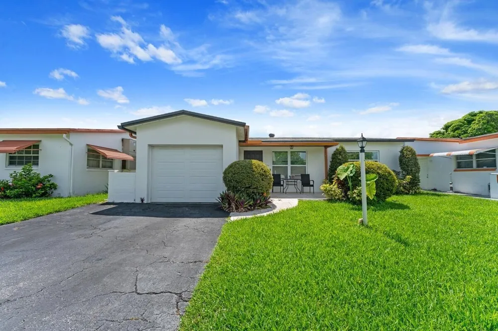 4184 NW 52nd Avenue Lauderdale Lakes, FL 33319