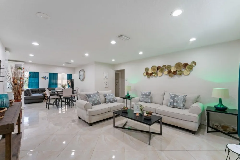 4184 NW 52nd Avenue Lauderdale Lakes, FL 33319