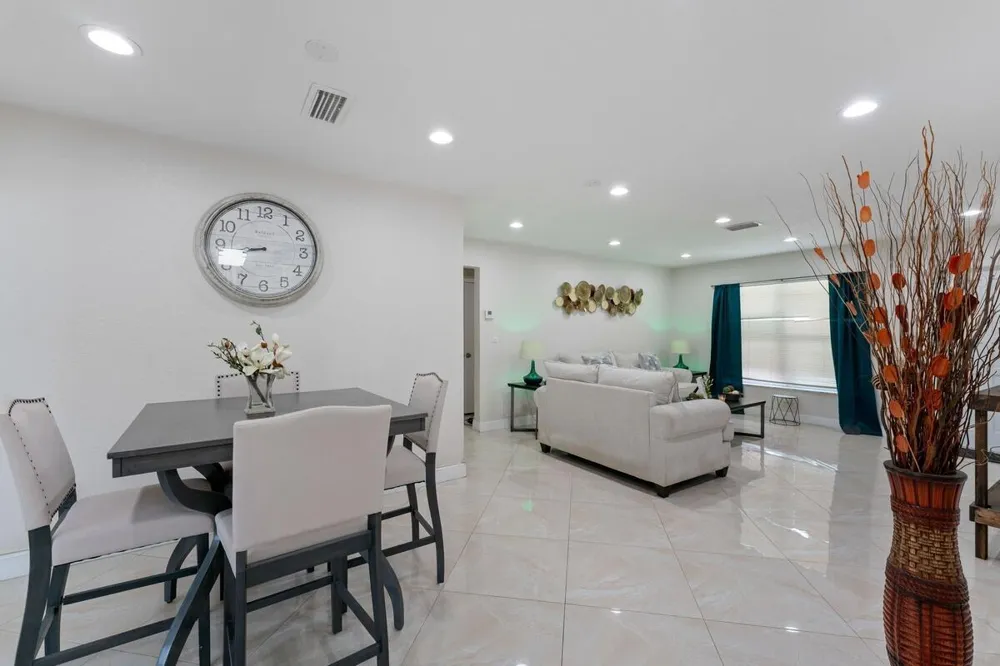 4184 NW 52nd Avenue Lauderdale Lakes, FL 33319