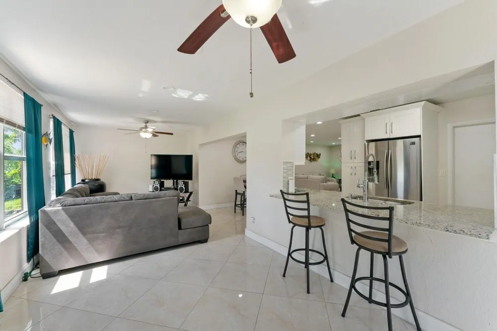 4184 NW 52nd Avenue Lauderdale Lakes, FL 33319