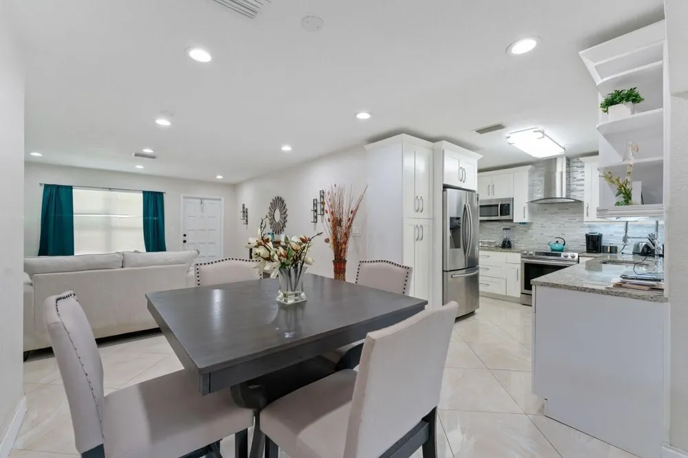 4184 NW 52nd Avenue Lauderdale Lakes, FL 33319