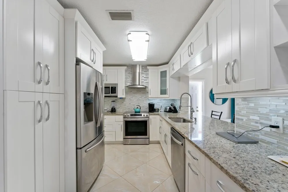 4184 NW 52nd Avenue Lauderdale Lakes, FL 33319