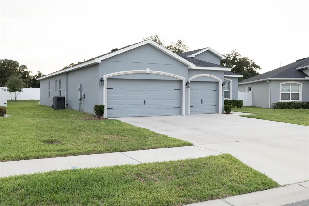 1069 MONTGOMERY LANE Polk City, FL 33868