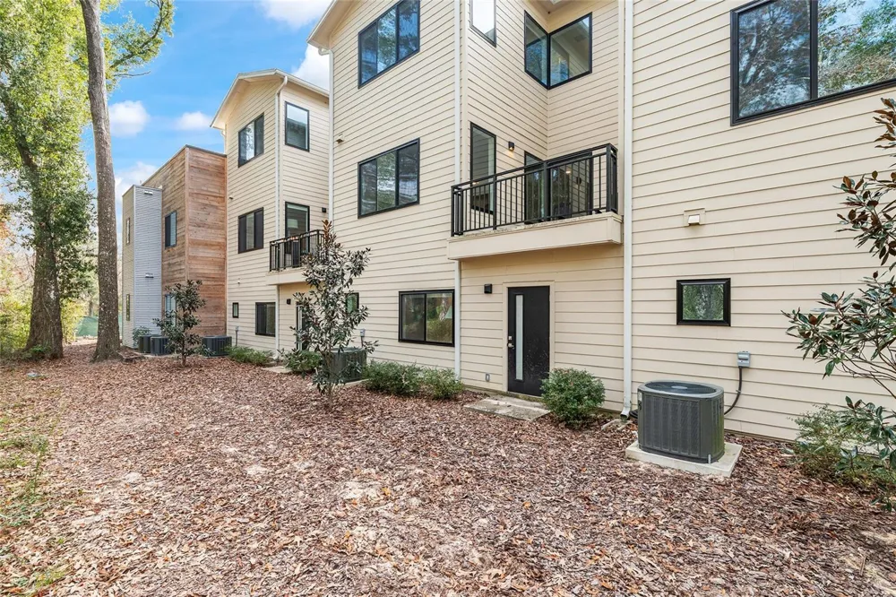 2601 SW WILLISTON ROAD #106 Gainesville, FL 32608