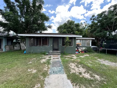 1105 NE 1ST STREET