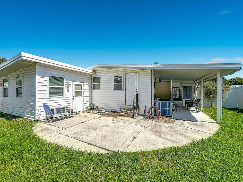 1025 CAPELLA DRIVE Tavares, FL 32778