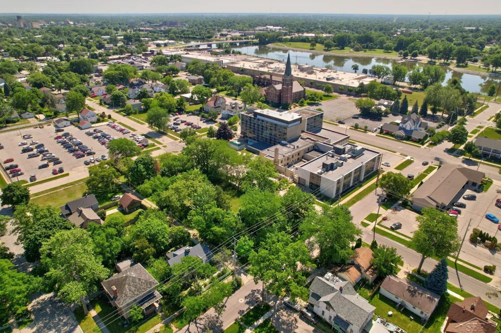 614 Madison Street Saginaw City, MI 48602
