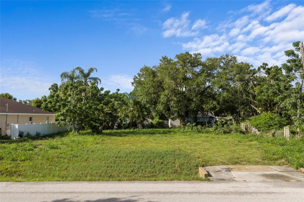 2930 HAWTHORNE STREET Sarasota, FL 34239