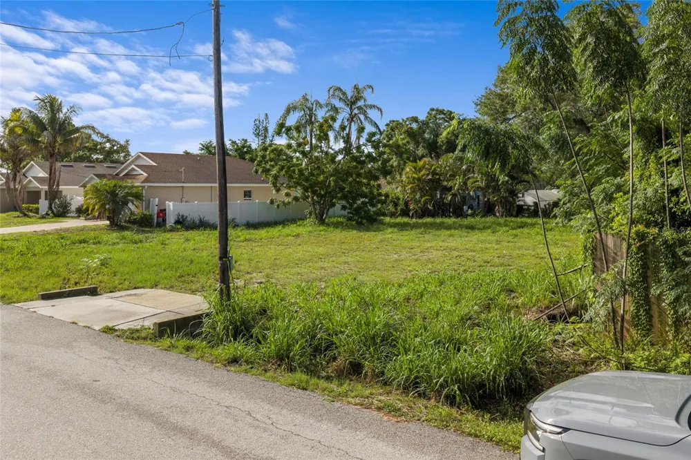 2930 HAWTHORNE STREET Sarasota, FL 34239