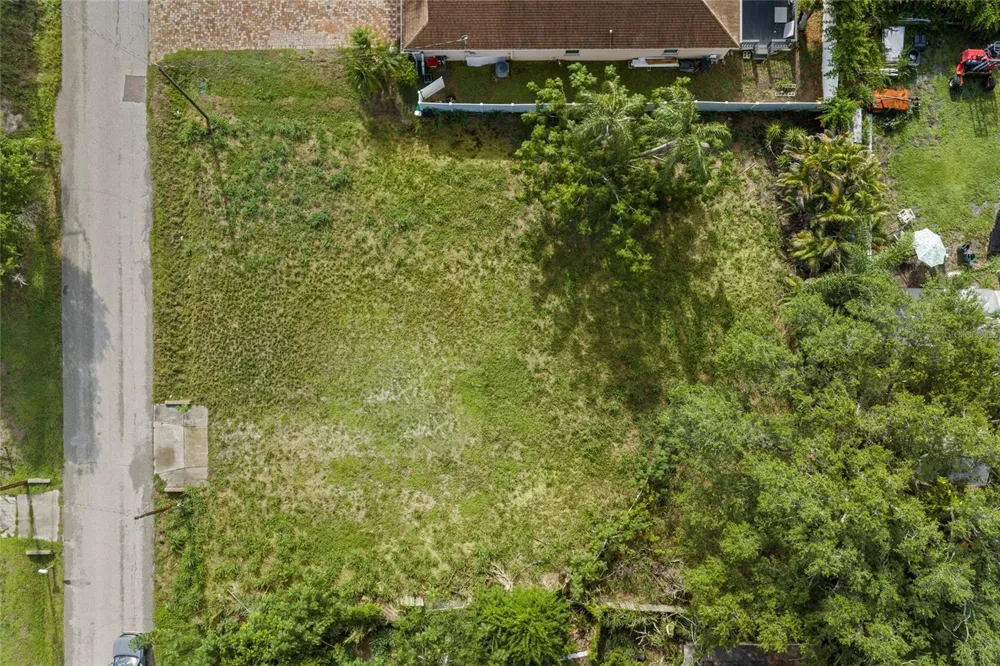 2930 HAWTHORNE STREET Sarasota, FL 34239