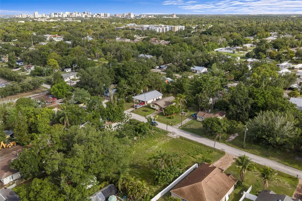 2930 HAWTHORNE STREET Sarasota, FL 34239