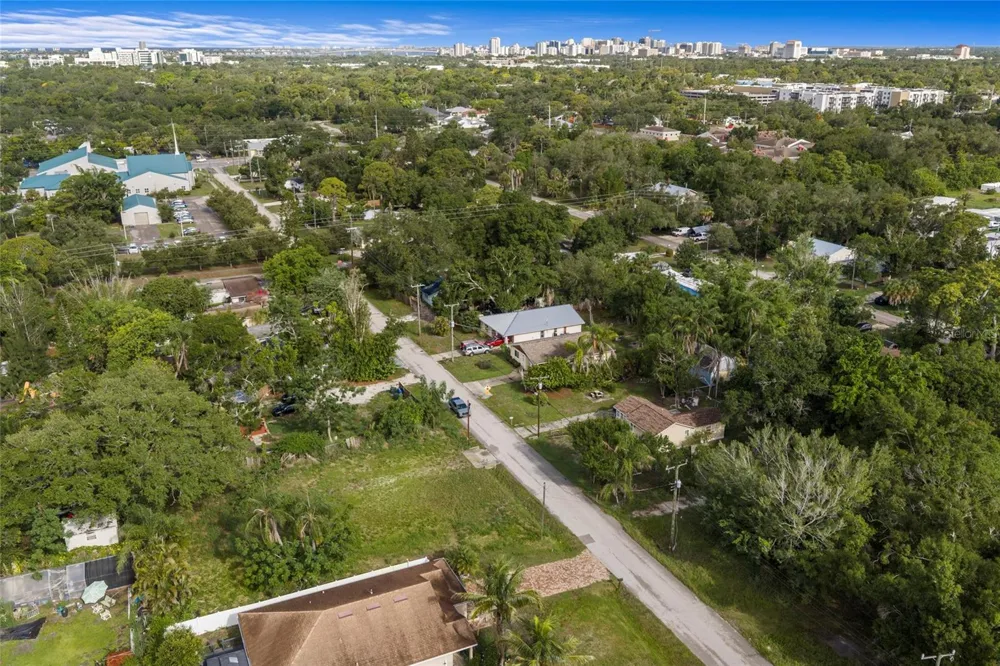 2930 HAWTHORNE STREET Sarasota, FL 34239