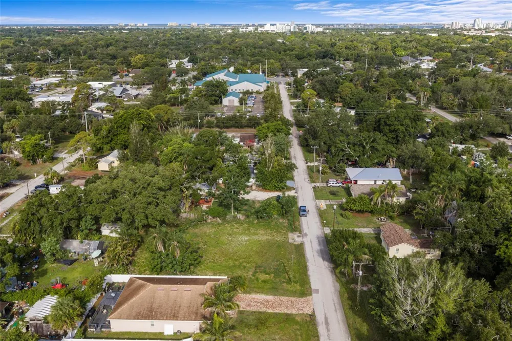 2930 HAWTHORNE STREET Sarasota, FL 34239