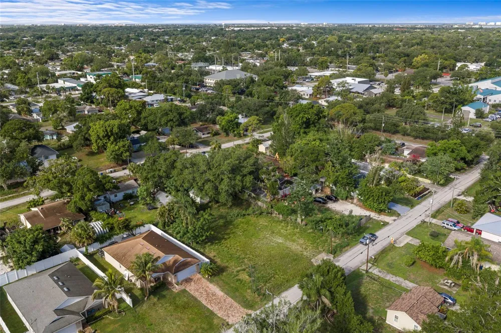 2930 HAWTHORNE STREET Sarasota, FL 34239