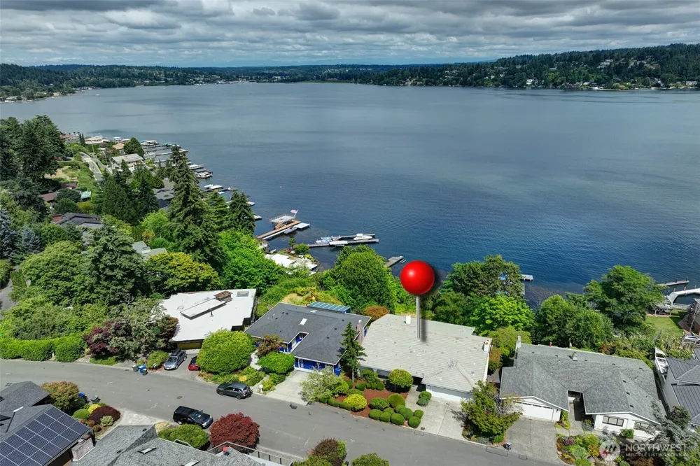 14820 39th Avenue NE Lake Forest Park, WA 98155