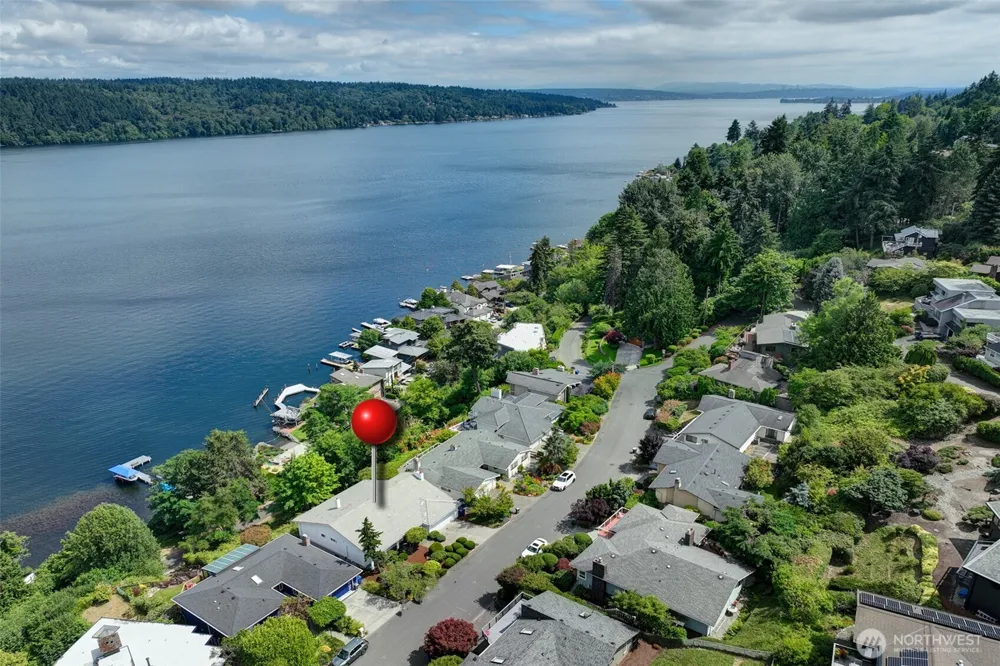 14820 39th Avenue NE Lake Forest Park, WA 98155