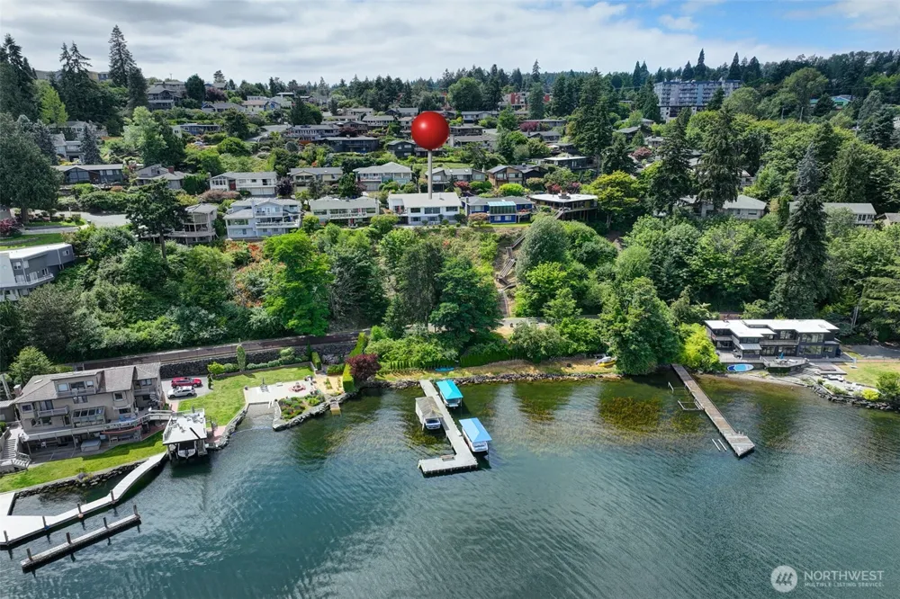 14820 39th Avenue NE Lake Forest Park, WA 98155